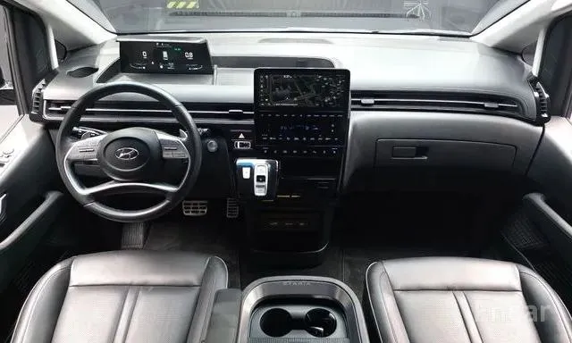 HYUNDAI STARIA LOUNGE PRESTIGE 2022