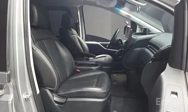 HYUNDAI STARIA LOUNGE PRESTIGE 2022