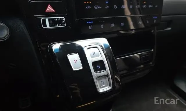 HYUNDAI STARIA LOUNGE PRESTIGE 2022