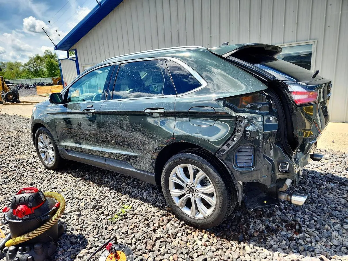 FORD EDGE TITANIUM 2023