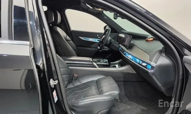 BMW 740D XDRIVE M-SPORT DESIGN 2023