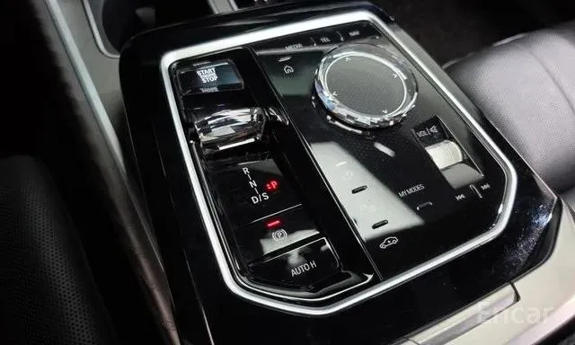 BMW 740D XDRIVE M-SPORT DESIGN 2023