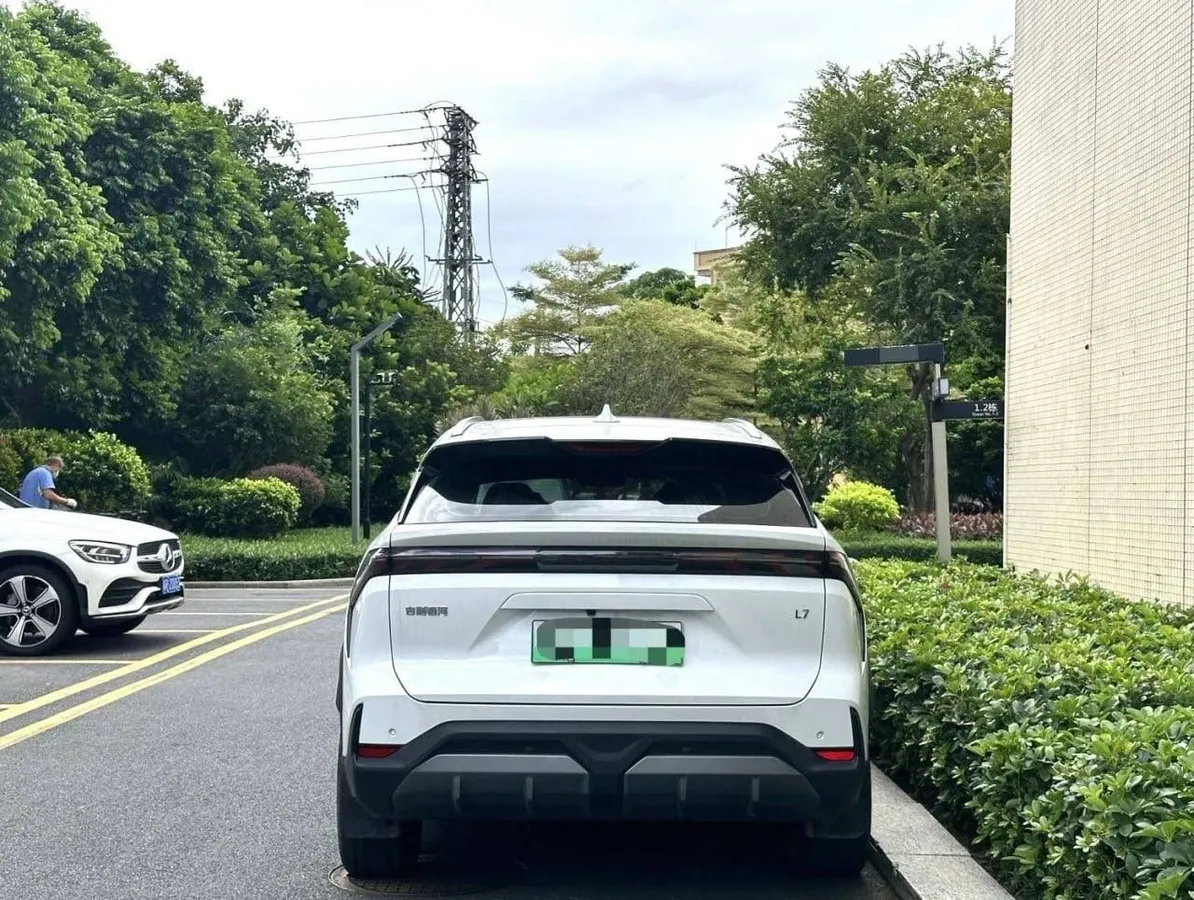 GEELY GALAXY L7 2023