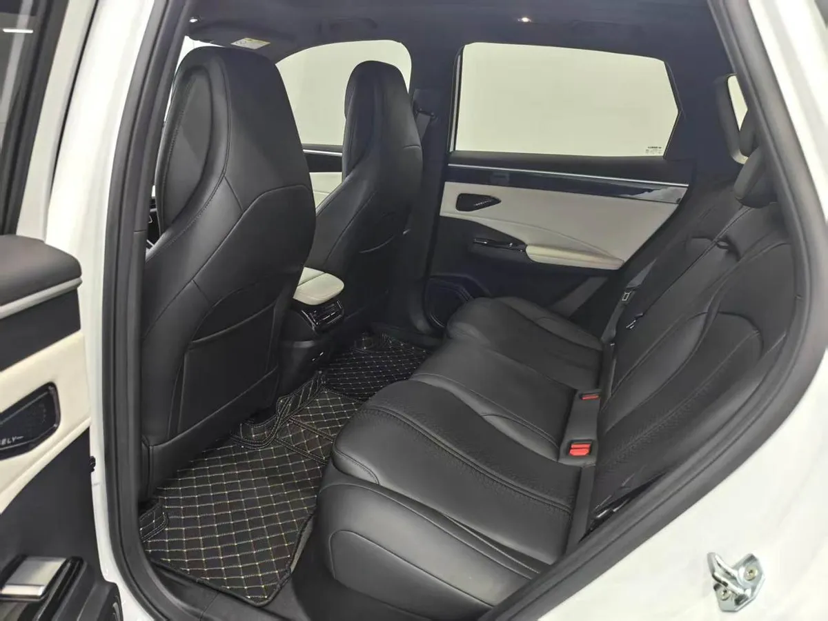 GEELY GALAXY L7 2023