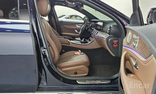 MERCEDES-BENZ E300E 4MATIC EXCLUSIVE 2022