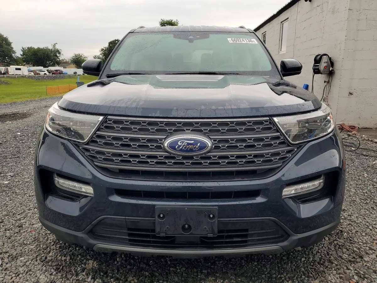 FORD EXPLORER XLT 2024