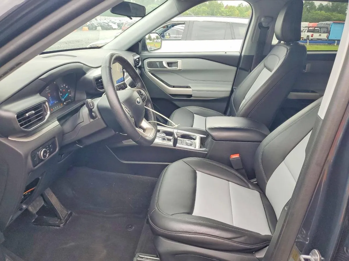 FORD EXPLORER XLT 2024