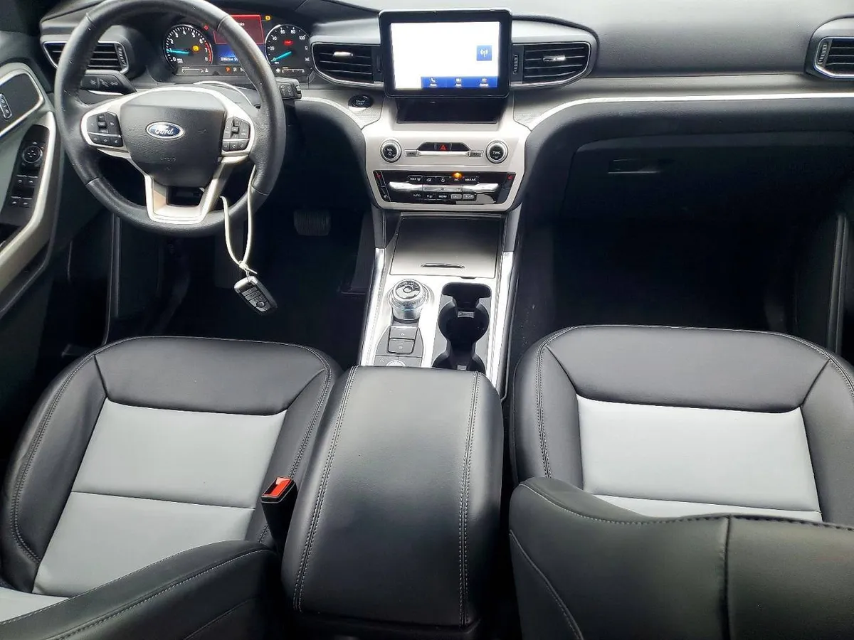 FORD EXPLORER XLT 2024