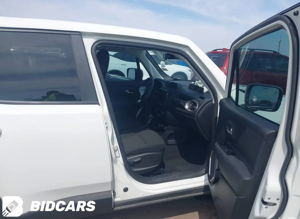 JEEP RENEGADE LATITUDE 2023