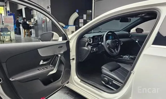 MERCEDES-BENZ A220 2022