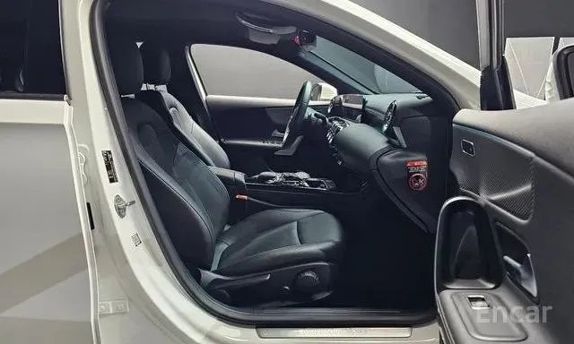 MERCEDES-BENZ A220 2022