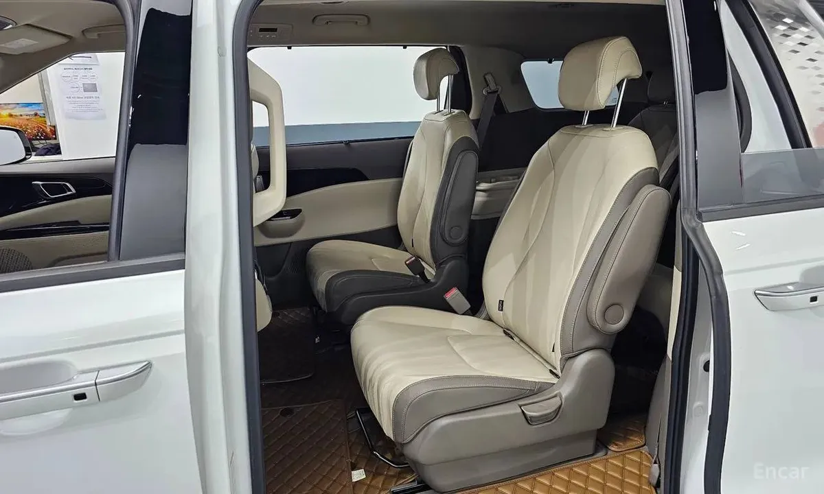 KIA CARNIVAL NOBLESSE 2023