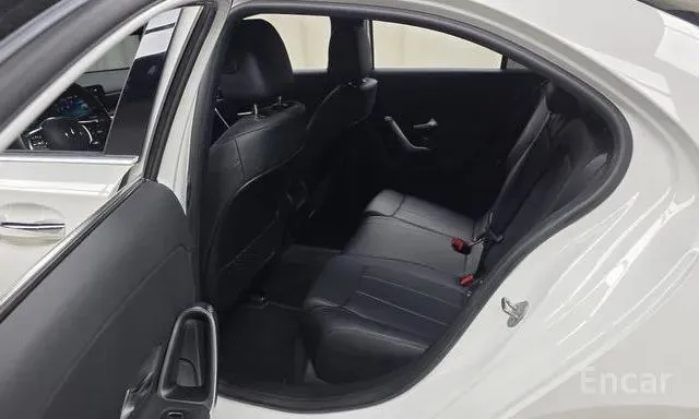 MERCEDES-BENZ A220 2022