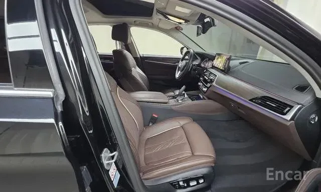 BMW 530I XDRIVE LUXURY 2023