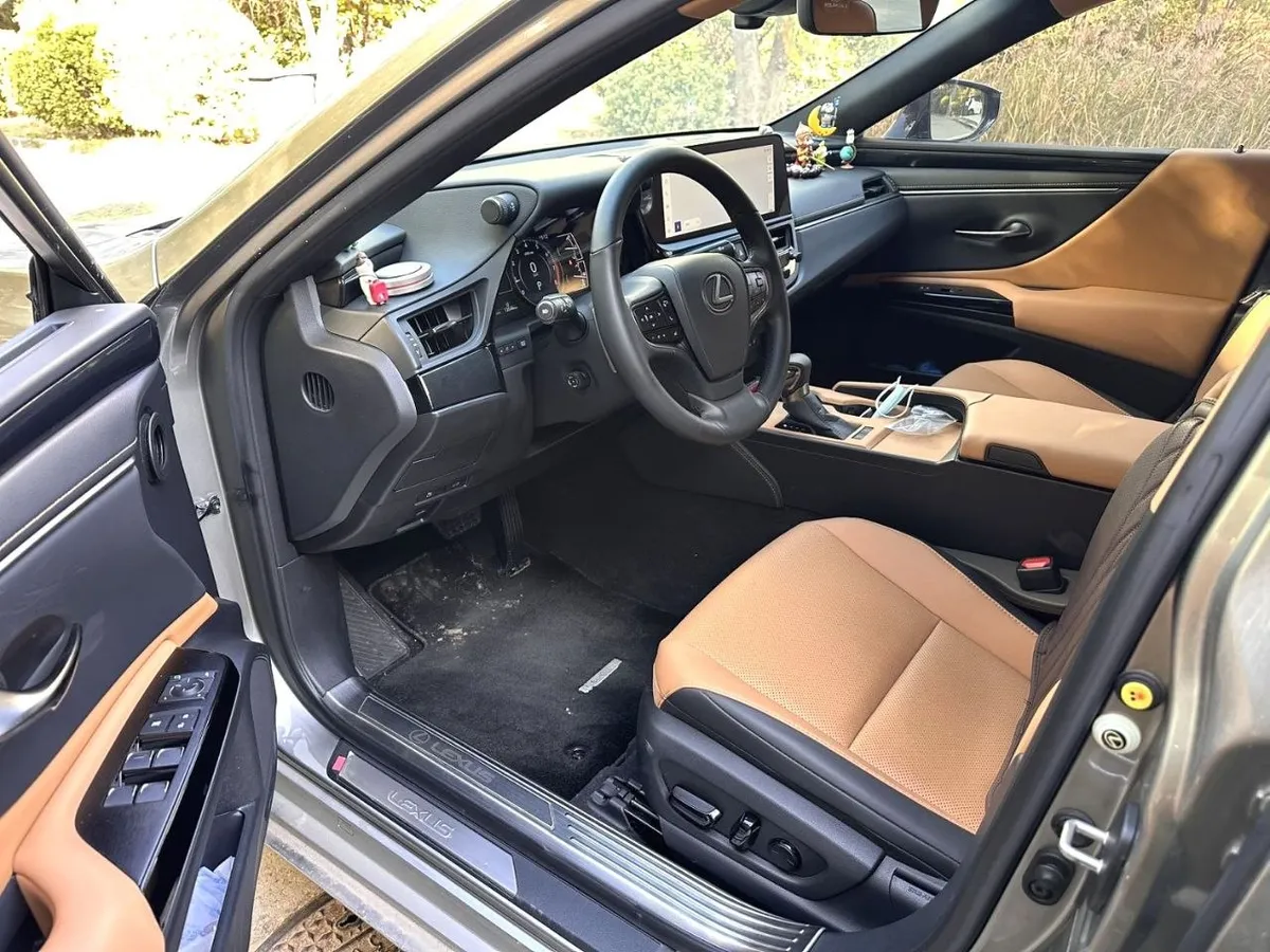 LEXUS ES200 2022