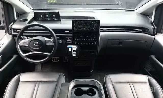 HYUNDAI STARIA LOUNGE PRESTIGE 2022
