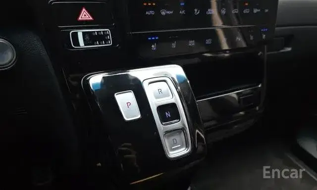 HYUNDAI STARIA LOUNGE PRESTIGE 2022