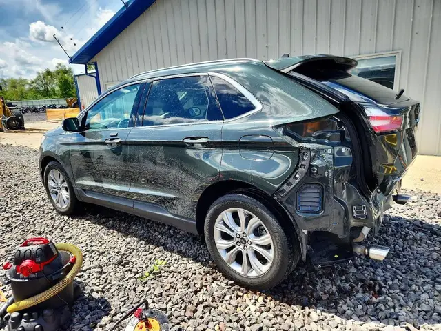 FORD EDGE TITANIUM 2023