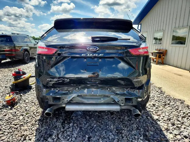 FORD EDGE TITANIUM 2023