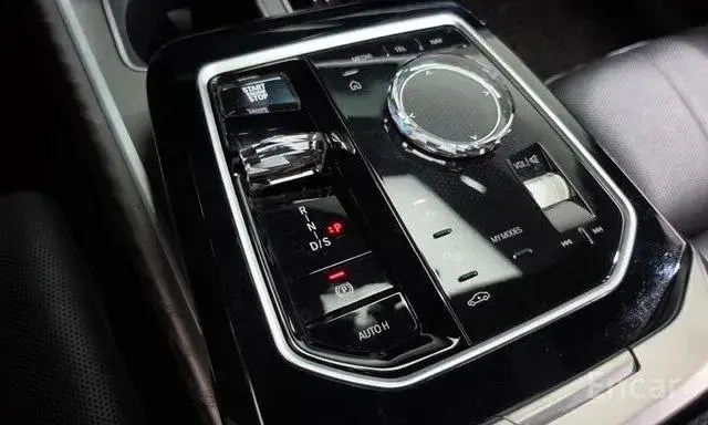 BMW 740D XDRIVE M-SPORT DESIGN 2023