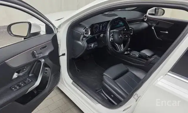 MERCEDES-BENZ A220 2022