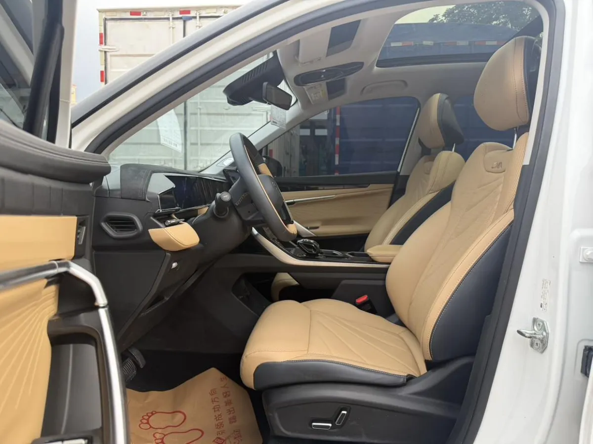 GEELY BOYUE L PREMIUM 2023