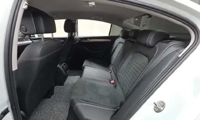 VOLKSWAGEN PASSAT PREMIUM 2022