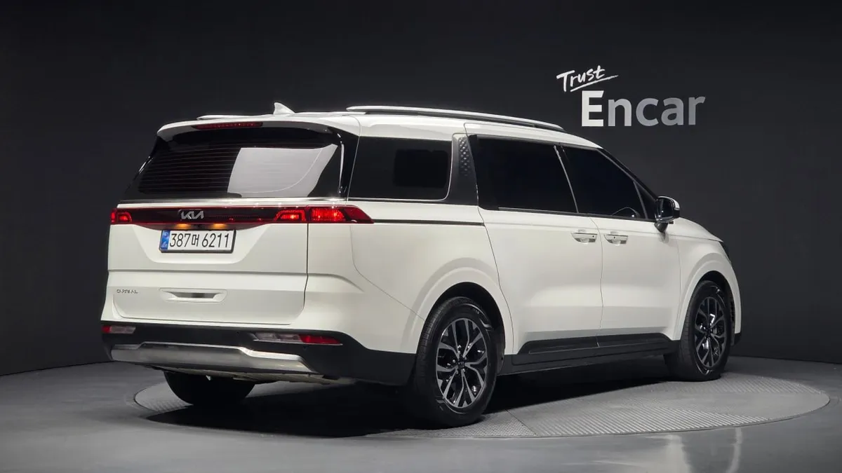 KIA CARNIVAL NOBLESSE 2023