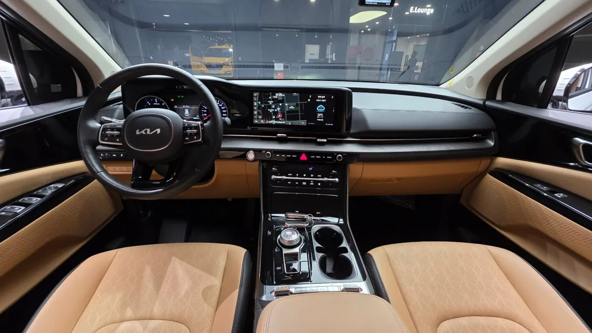 KIA CARNIVAL NOBLESSE 2023
