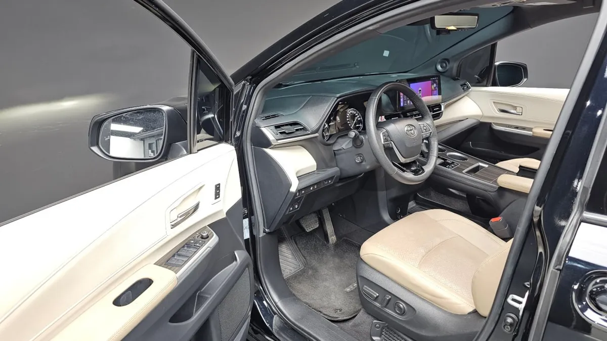 TOYOTA SIENNA 2023