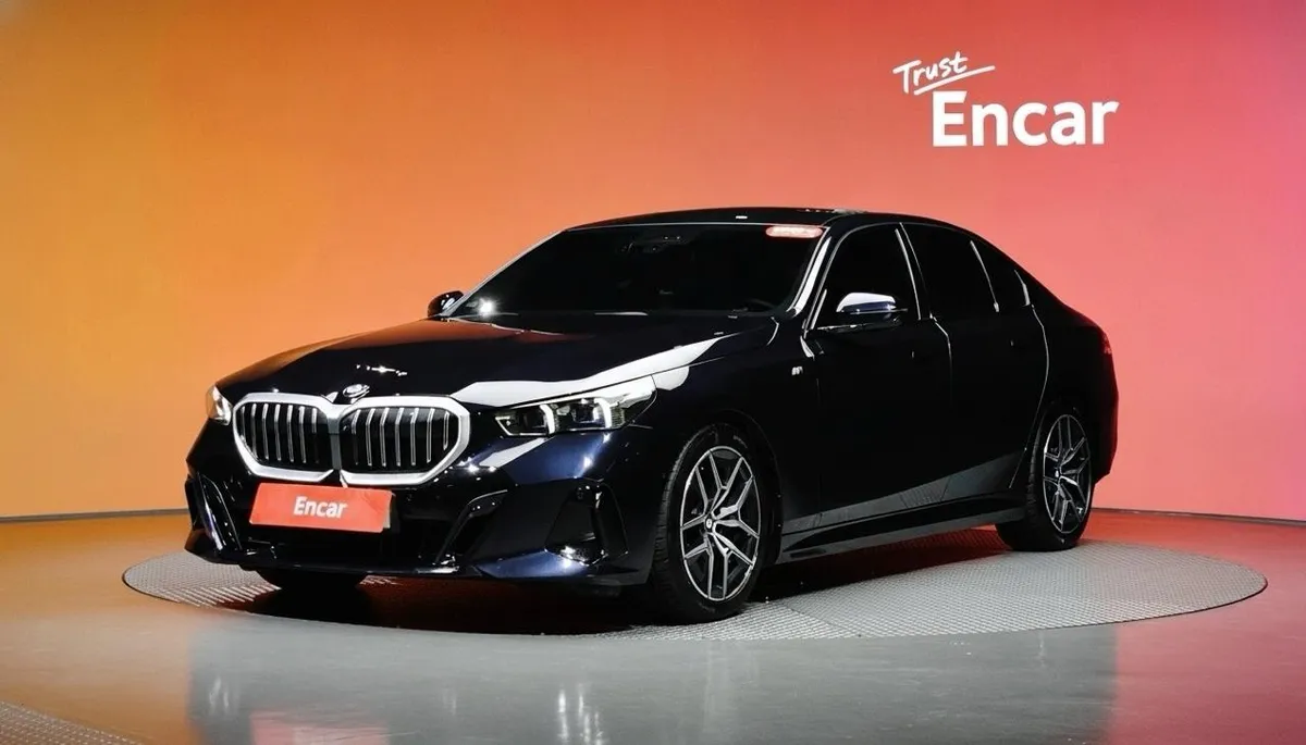 BMW 5- 2023