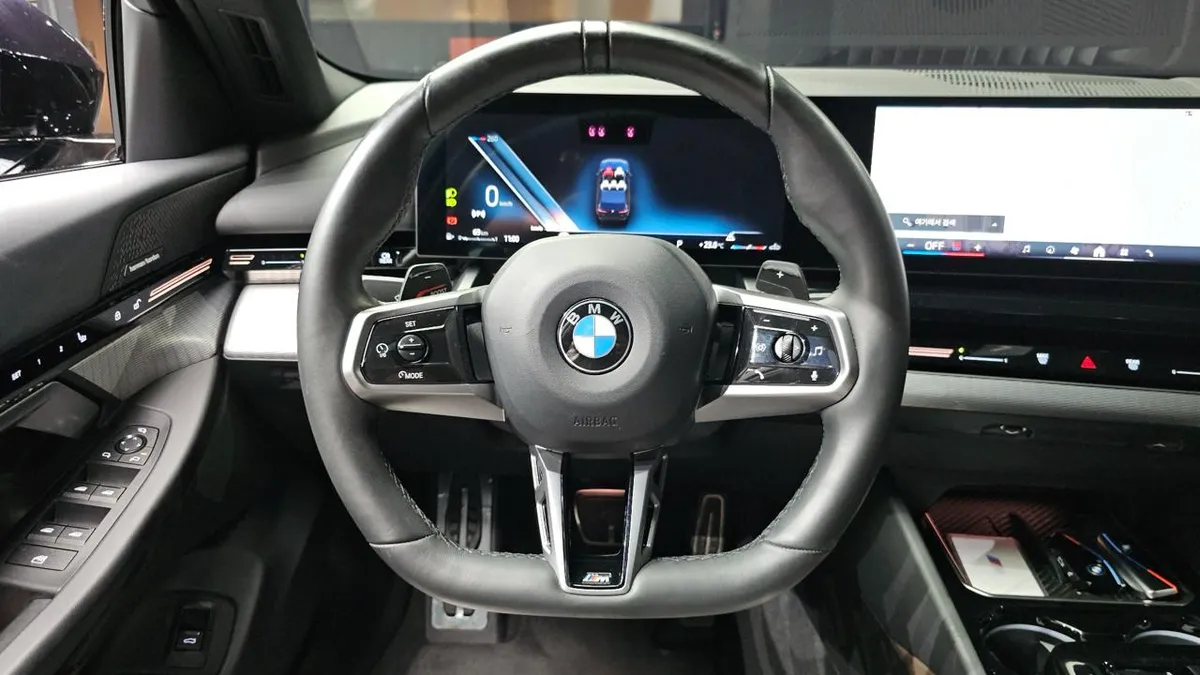 BMW 5- 2023