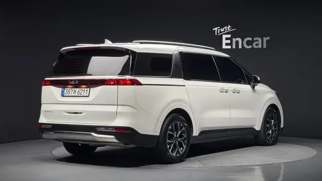 KIA CARNIVAL NOBLESSE 2023