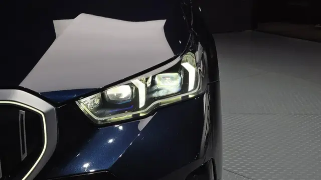BMW 5- 2023
