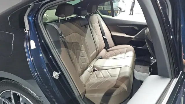 BMW 5- 2023
