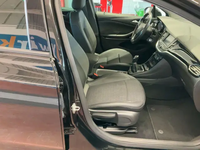 OPEL ASTRA 2021