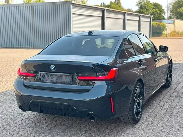 BMW 318D M SPORT 2022