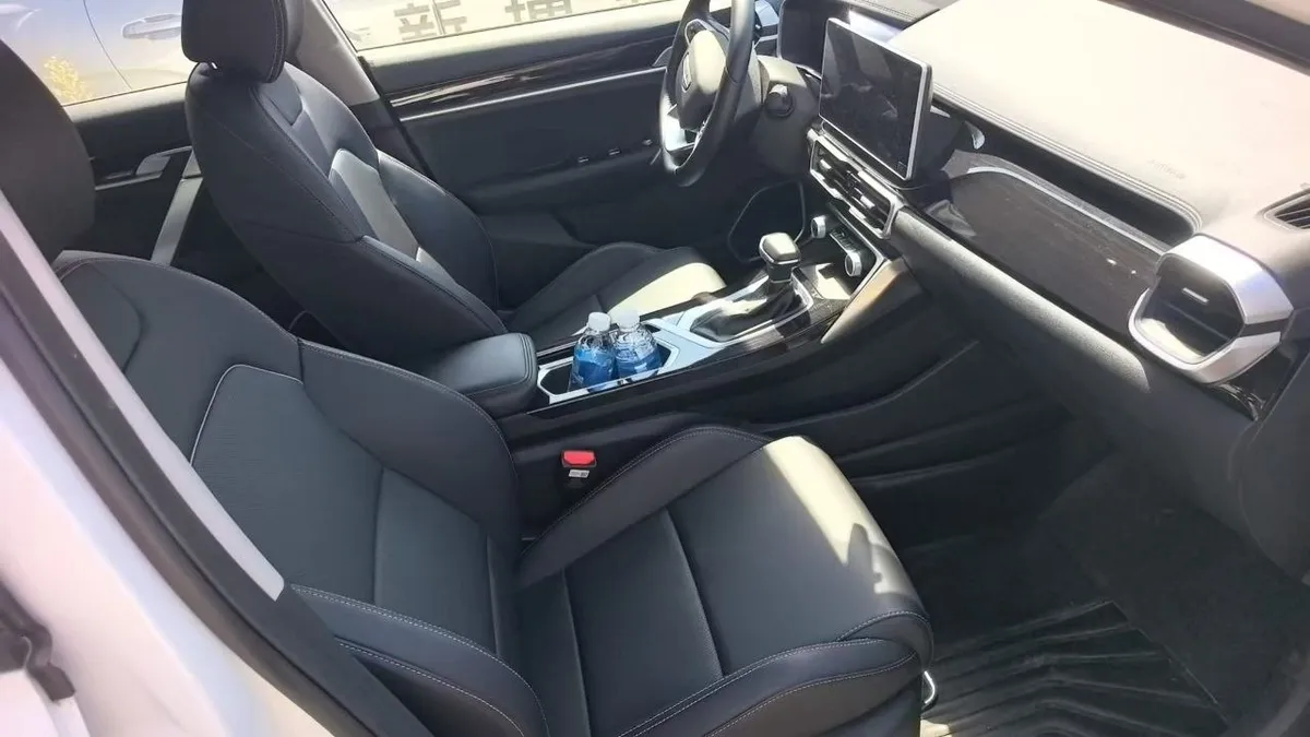 GEELY COOLRAY 2025