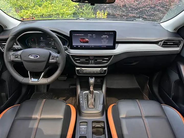 FORD FOCUS HATCHBACK ECOBOOST 180 2022