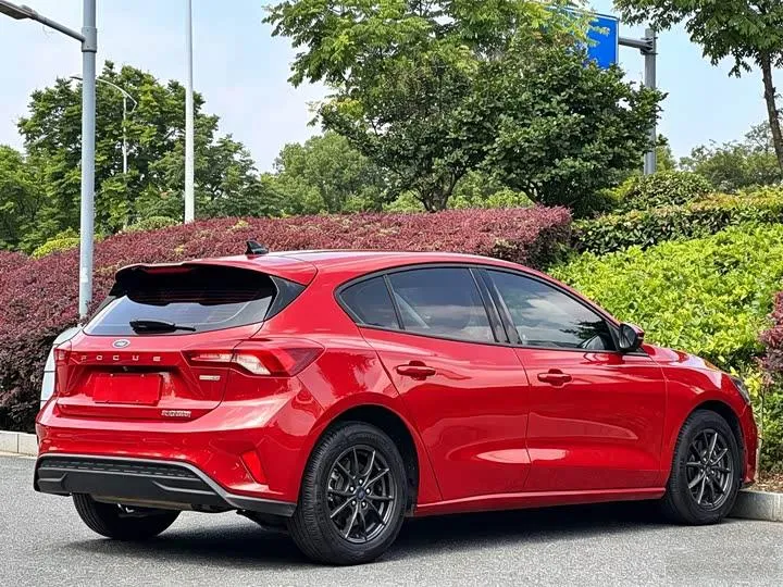 FORD FOCUS HATCHBACK ECOBOOST 180 2022
