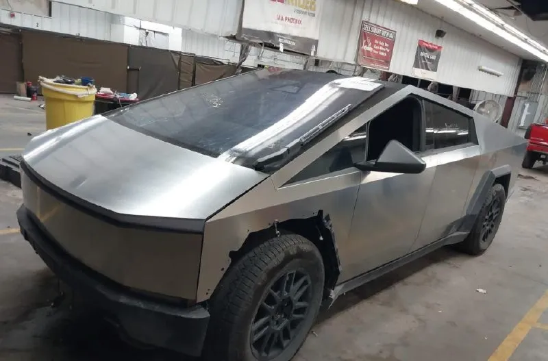 TESLA CYBERTRUCK ПАНОРАМНЫЙ СТЕКЛЯННЫЙ ПОТОЛОК АВТОПИЛОТ ОГРОМНЫЙ ЦЕНТРАЛЬНЫЙ СЕНСОРНЫЙ ЭКРАН 18.5 РОЗЕТОЧНЫЕ ВЫХОДЫ 2026