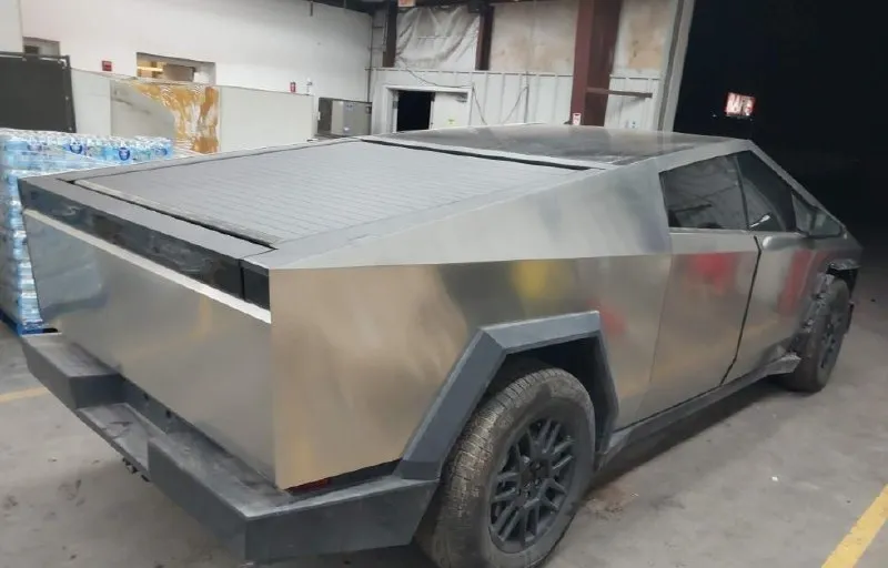 TESLA CYBERTRUCK ПАНОРАМНЫЙ СТЕКЛЯННЫЙ ПОТОЛОК АВТОПИЛОТ ОГРОМНЫЙ ЦЕНТРАЛЬНЫЙ СЕНСОРНЫЙ ЭКРАН 18.5 РОЗЕТОЧНЫЕ ВЫХОДЫ 2026