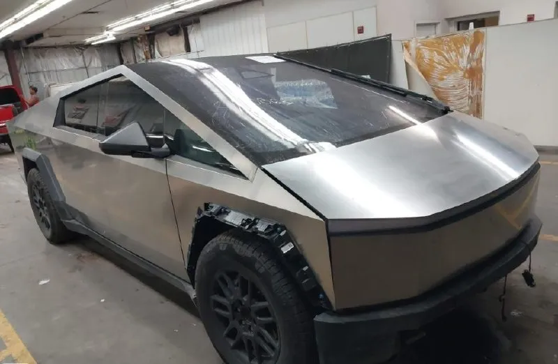 TESLA CYBERTRUCK ПАНОРАМНЫЙ СТЕКЛЯННЫЙ ПОТОЛОК АВТОПИЛОТ ОГРОМНЫЙ ЦЕНТРАЛЬНЫЙ СЕНСОРНЫЙ ЭКРАН 18.5 РОЗЕТОЧНЫЕ ВЫХОДЫ 2026