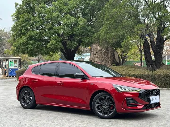 FORD FOCUS HATCHBACK ECOBOOST 180 2022