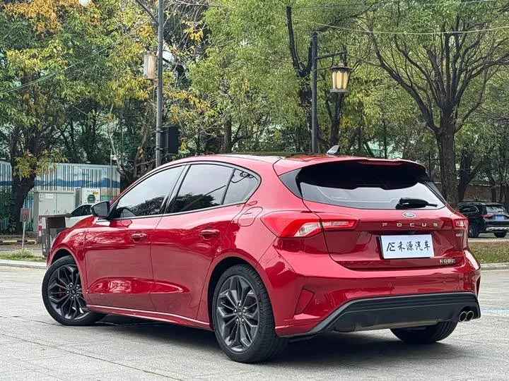 FORD FOCUS HATCHBACK ECOBOOST 180 2022