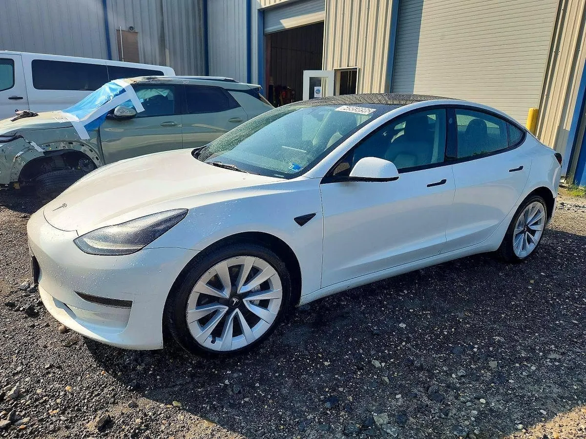 TESLA MODEL 3 2023