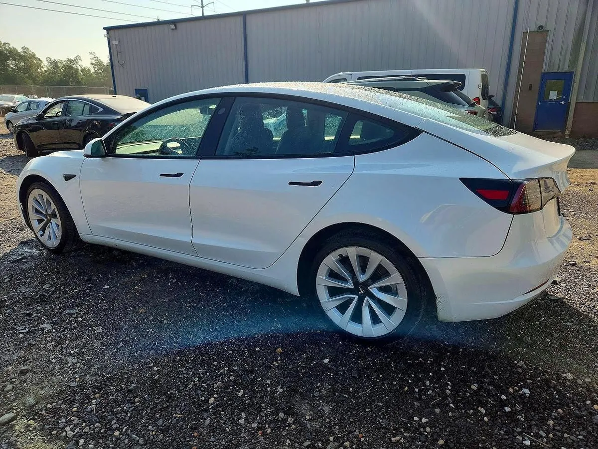 TESLA MODEL 3 2023