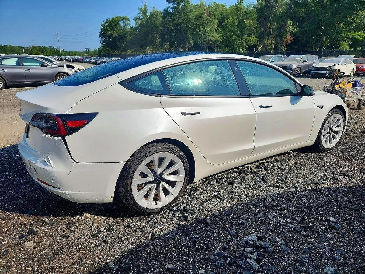TESLA MODEL 3 2023