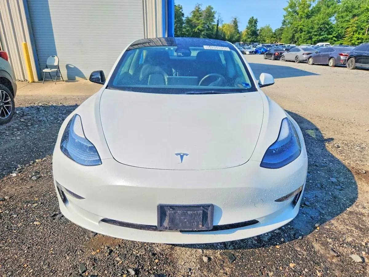 TESLA MODEL 3 2023
