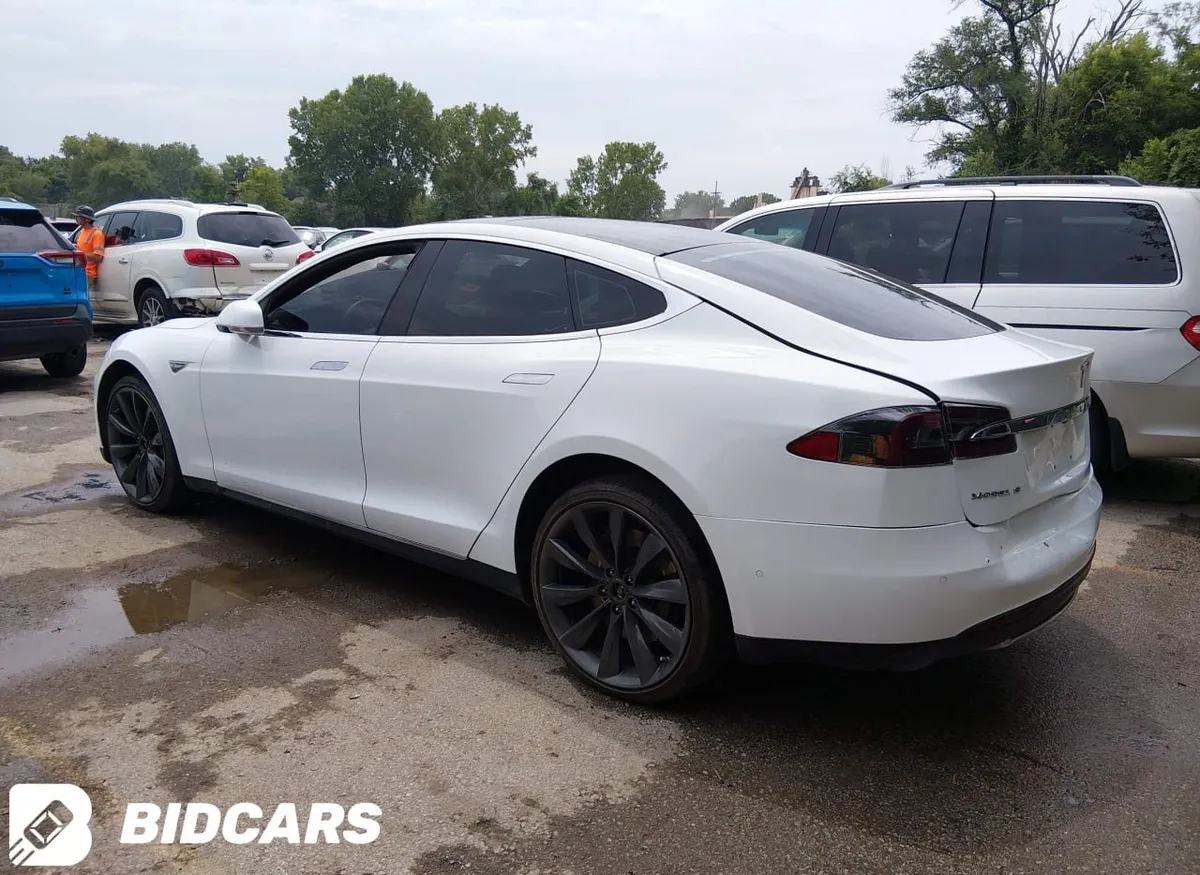 TESLA MODEL S 2015